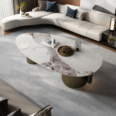 Table basse simple et irrégulière