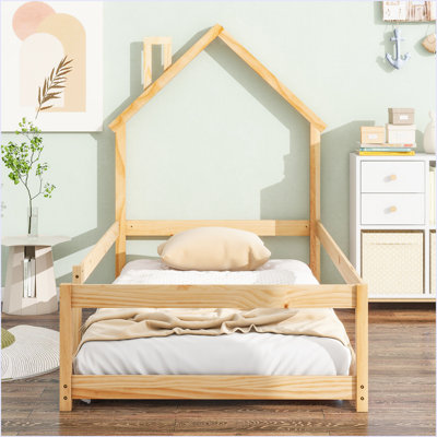 Lit simple en bois avec tête de lit en forme de maison