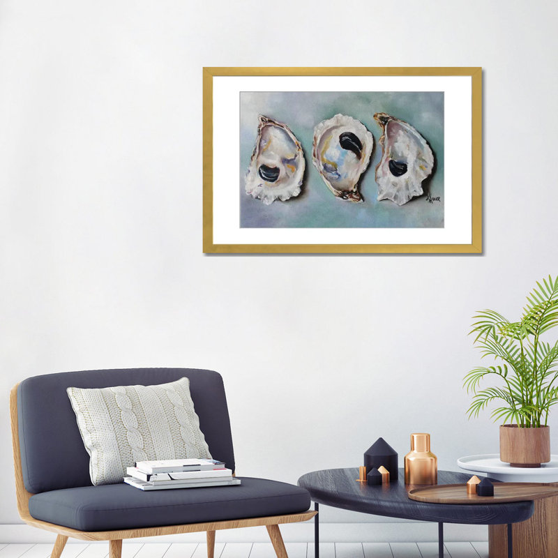 «Bay Oyster Shells» par Kristine Kainer, reproduction, Papier dans un cadre photo, H 16 po x l 24 po, Doré