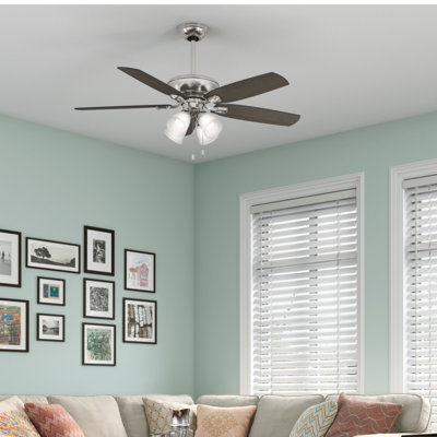 Ventilateur de plafond standard à 5 pales de 52 po avec chaîne de traction et ensemble d'éclairage inclus Amberlin