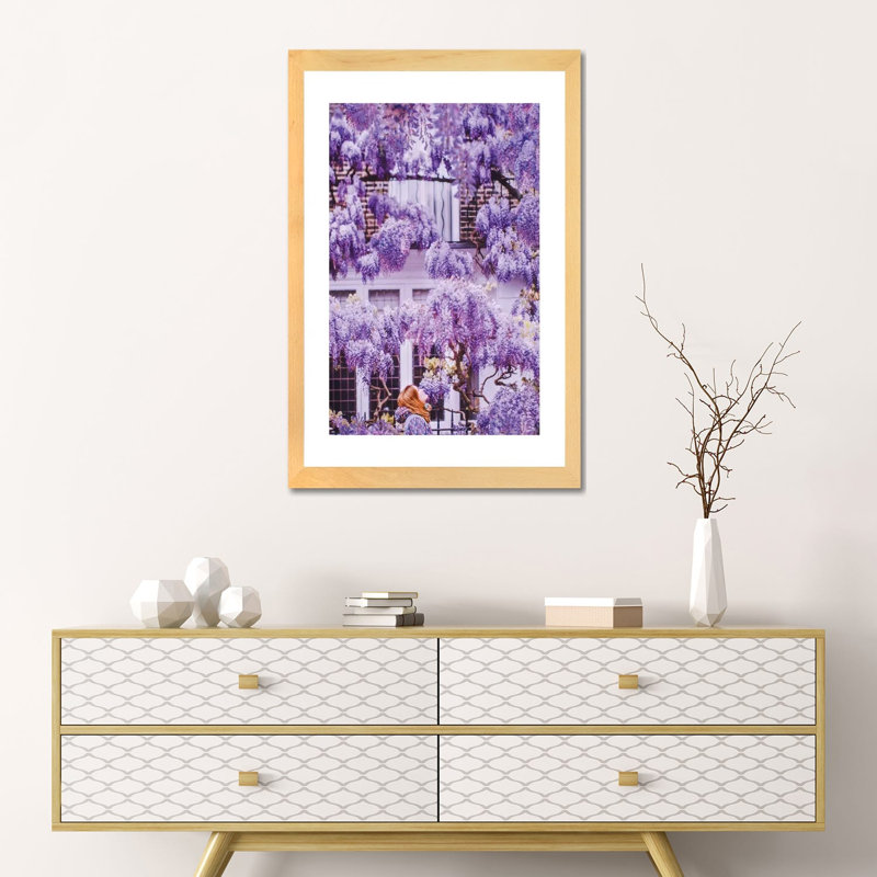 Glycine à Londres ! par Hobopeeba-reproduction de photo, Blanc, Toile avec cadre en bois beige, H 24 po x l 16 po x P 1 po