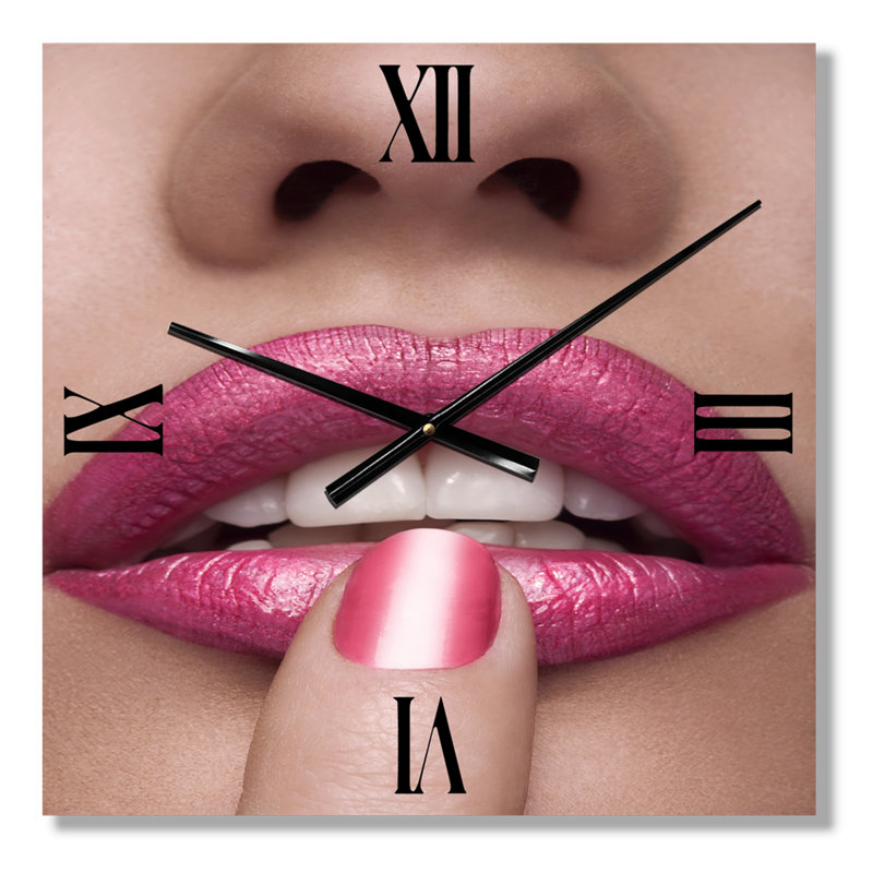 Horloge murale femme avec un doigt sur la bouche, Très grand