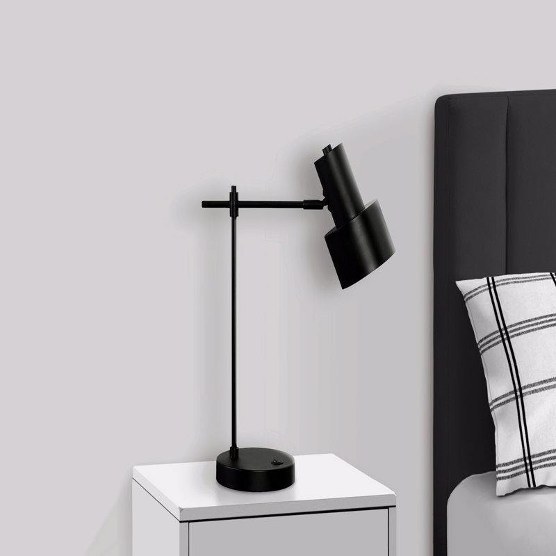 Lighting, H 21 po, lampe de table, port USB inclus, métal noir, abat-jour noir