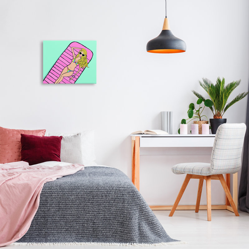 «Trendy Girl on Pool Float», conception par Katie Conley, H 16 po x l 20 po