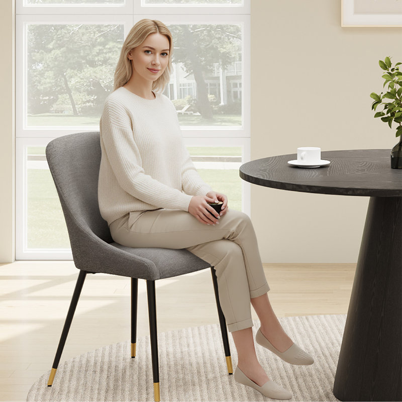 Chaises de salle à manger rembourrées en tissu moderne avec dossier ergonomique, pieds en métal doré, Gris clair