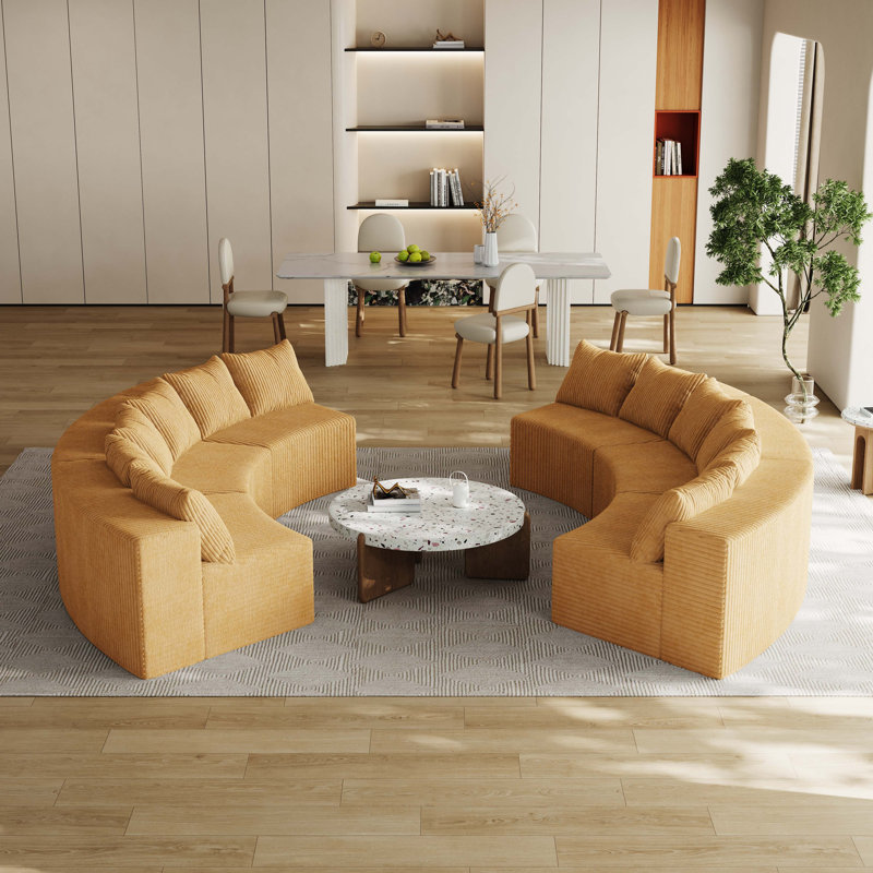 Canapé modulaire incurvé confortable avec plusieurs coussins pour différentes pièces