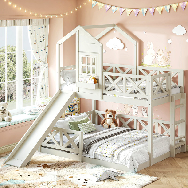 Cadre de lit superposé simple au dessus d'une maison double avec glissade, lit superposé en bois avec garde-corps en forme de X, fenêtre et espace de rangement, aucun sommier nécessaire, beige