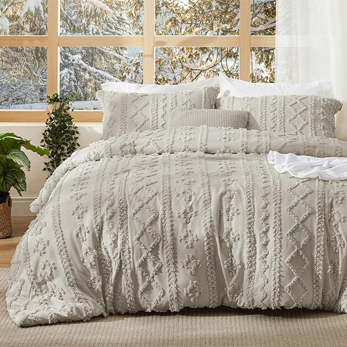 Bedsure Tufted Embroidery All-Season Microfiber Comforter Set, Queen Comforter + 2 Standard Shams, Chateau Gray