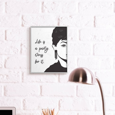 «Life's a Party Glam Fashion Expression Aubrey Portrait» par Martina Pavlova - reproduction d'art textuel sur toile