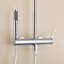 Système de douche à tuyau exposé avec douche à main et ensemble de robinets de douche à poignée simple en laiton avec valve brute-131268217