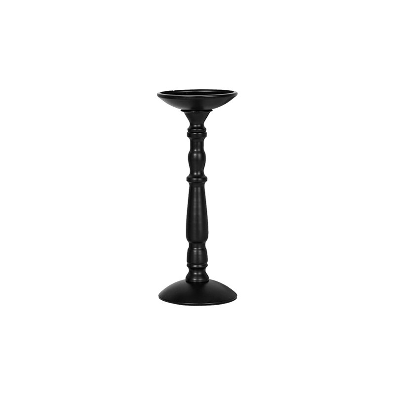 Un chandelier original qui rehausse le style de l'espace et illumine votre dîner aux chandelles pour rendre les Fêtes plus romantiques.