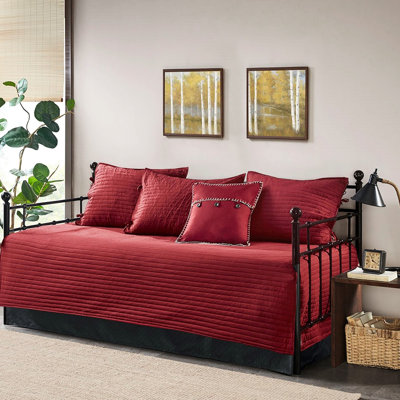 Housse de lit de jour 6 pièces - réversible en tissu écossais rouge, avec bourre en coton pour une literie, convient aux lits simples, comprend 3 taies décoratives et un coussin décoratif, pièce réversible d'inspiration chalet, transition solide à confortable