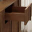 Buffet simple et spacieux-811066782-811066783