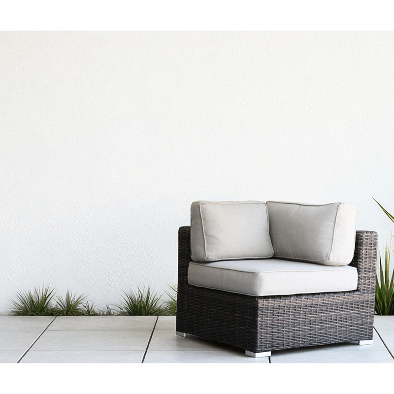 Fauteuil d'angle modulaire brun toutes saisons: fauteuil de coin de style complexe avec dossier légèrement incliné et coussins pour le confort du patio