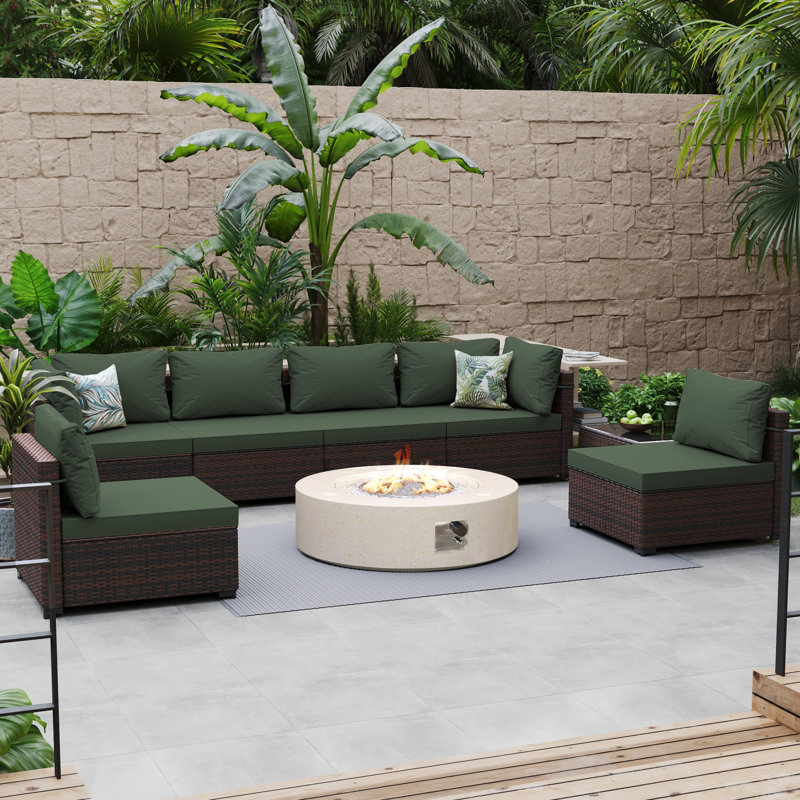 Ensemble de conversation de patio en rotin 8 pièces avec coussins et table de foyer d'extérieur de 42 pouces, Vert pin