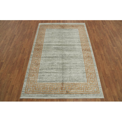 Sophisticated Area Rug with Classic Greek Key Pattern 5x8