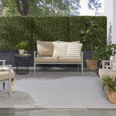 Mullican Sandy Solid Silver/Grey Easy Care Indoor/Outdoor Area Rug