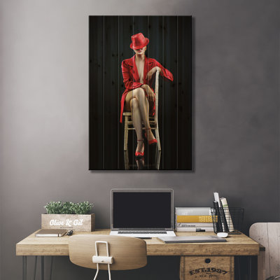 «Woman in Red» par Johan Swanepoel - impression sur bois sans cadre