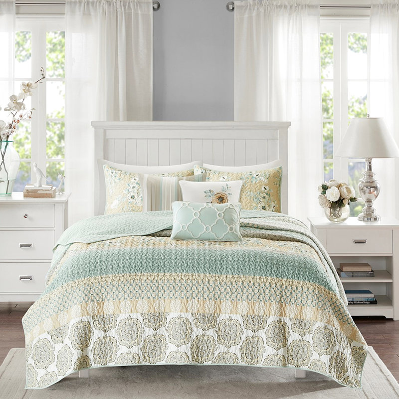 Quilt With 3 Textured Stylish Pillows 6 Piece In Ornate Throw, King Quilt + 5 Additional Pieces