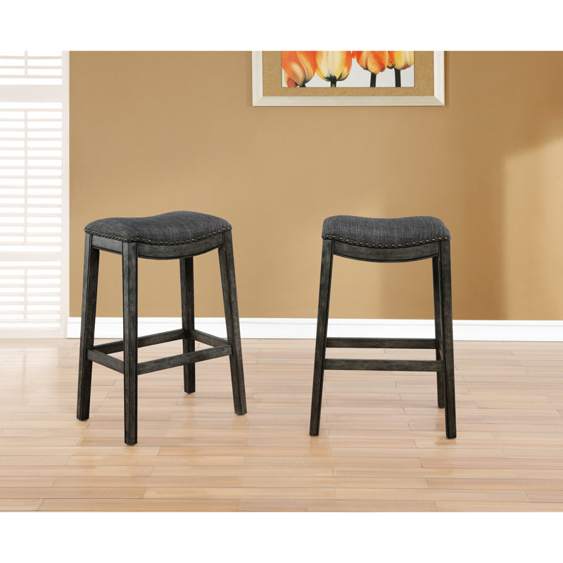 De 2 selles grises, bois massif blanchi rustique et rembourrage de siège relaxant, garniture cloutée avec sièges d'apparence, accentué