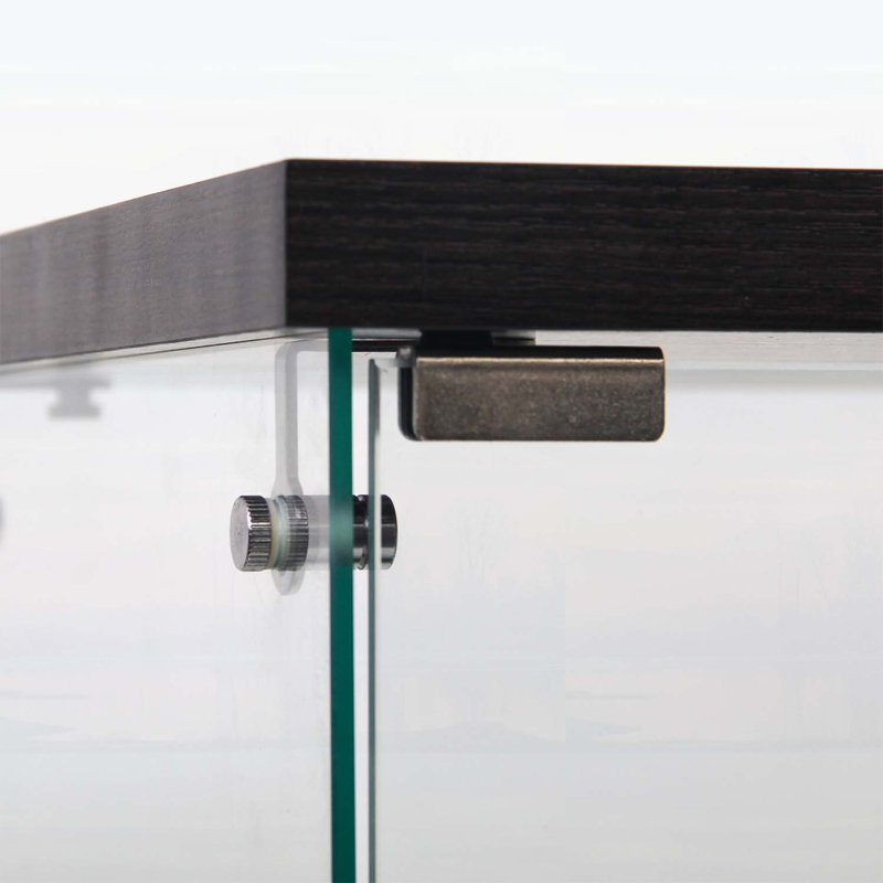 Élégante vitrine en verre à 4 tablettes avec porte, parfaite pour mettre en valeur des objets de collection et maximiser le rangement dans n'importe quelle pièce