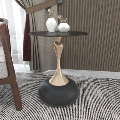 Table d'appoint ronde Damya, table de chevet en acier inoxydable noir avec plateau métallique brossé et pied central incurvé sculptural, finition thermolaquée pour salon, bureau et usage quotidien