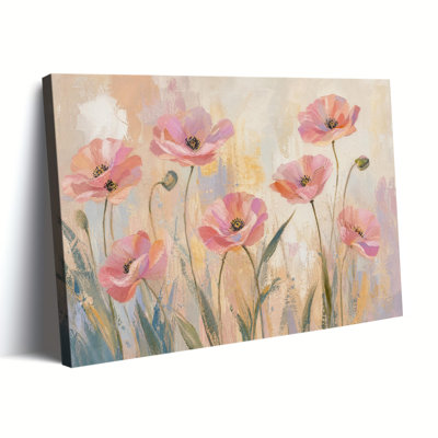 Tableau sur toile représentant un coquelicot rose tendre aux coups de pinceau dorés, décoration murale aux tons pastel neutres et floraux.