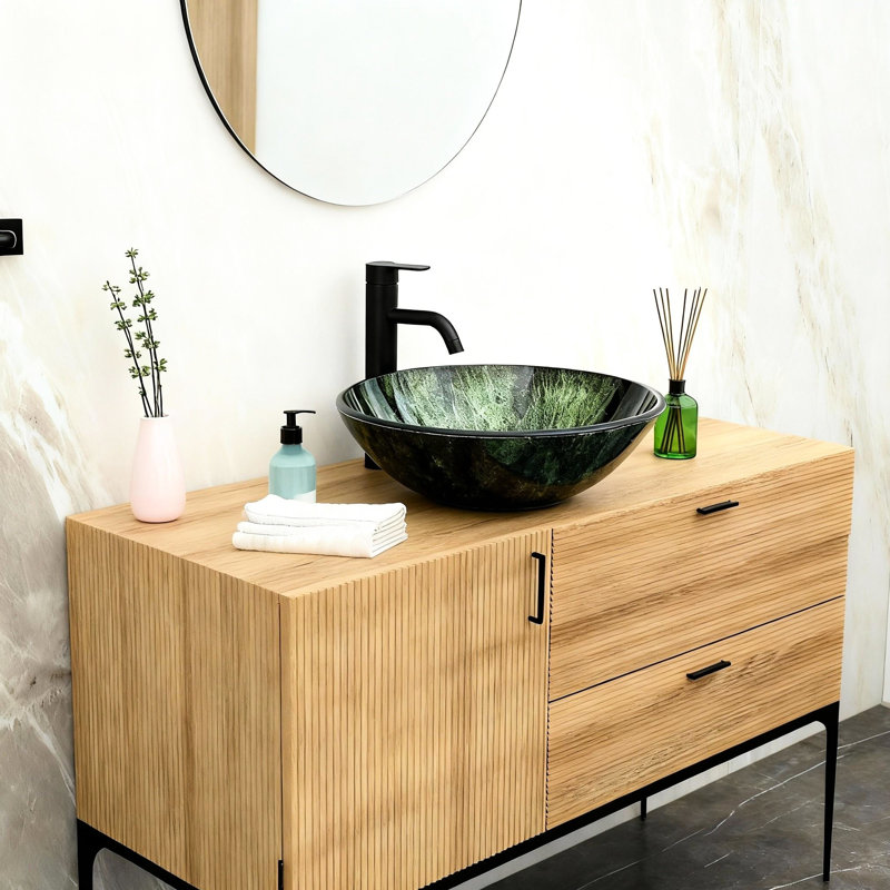Lavabo de salle de bain en verre trempé, couleur, robinet noir et bonde escamotable pour différentes zones de la maison.
