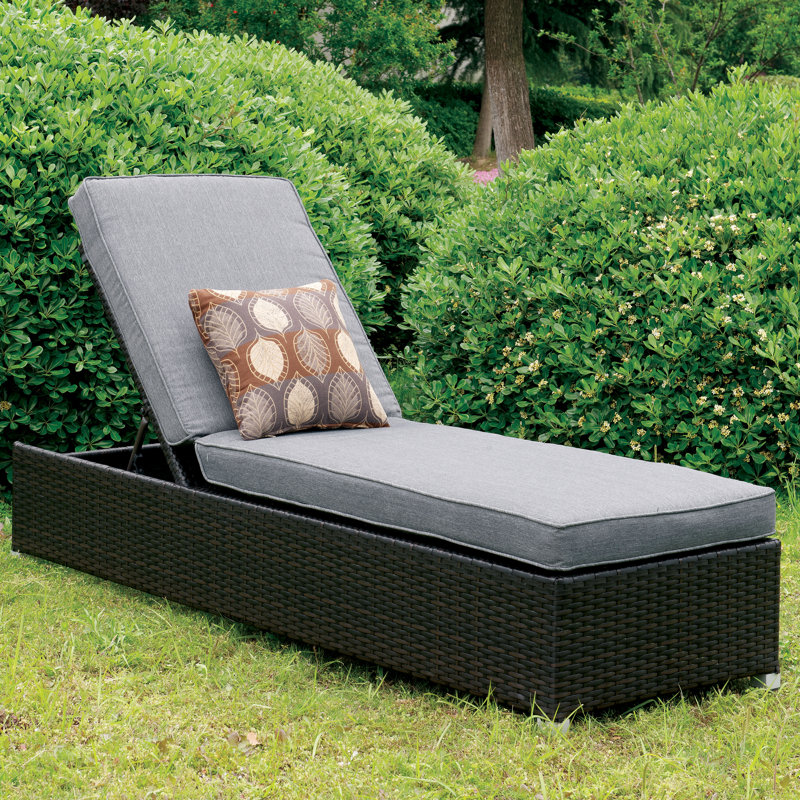 Chaise longue inclinable simple avec coussin Lindell de 76,5 po, Gris