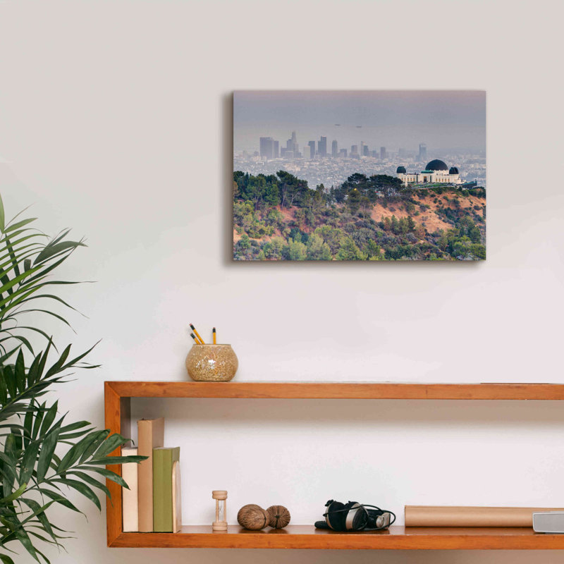 Griffith Over LA par Chris Moyer - Photographie sur toile tendue, H 12 po x l 18 po x P 0,75 po