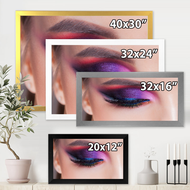 Maquillage lumineux pour les yeux dans des tons de bleu luxueux - photographie sur toile, H 16 po x l 32 po x P 1,5 po
