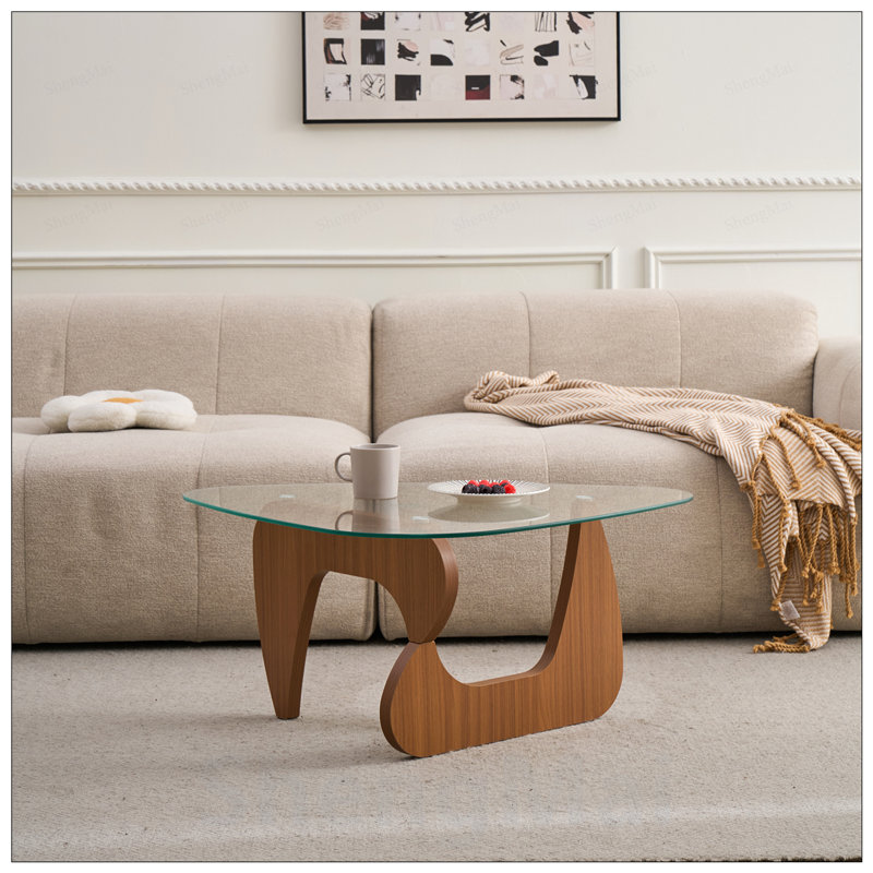 Table centrale en bois de style Mid-Century moderne avec plateau en verre élégant, parfaite pour les petits salons et les décors campagnards.