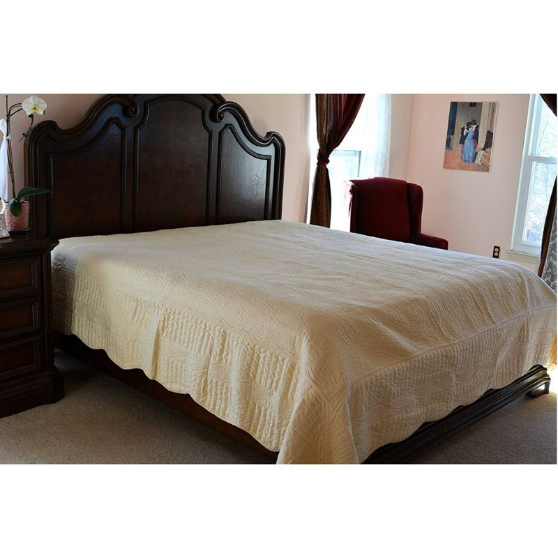 Coral Reef Farmhouse / Country Coverlet, Cream, Twin