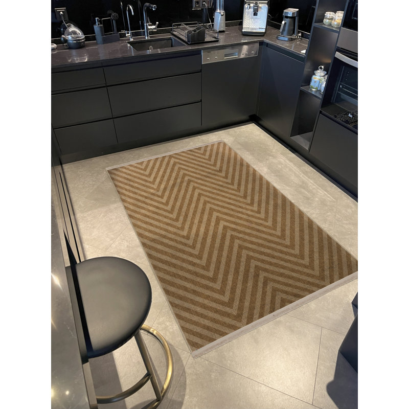Tapis décoratif beige beige brun à motif géométrique à franges, Rectangle 4 pi 8 po x 6 pi 7 po