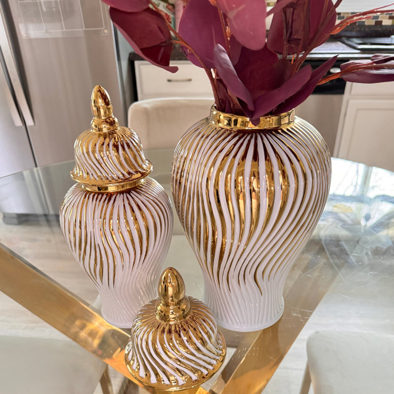 Vase en céramique blanc avec gingembre, H 15,94 po x l 7,28 po x P 6,5 po