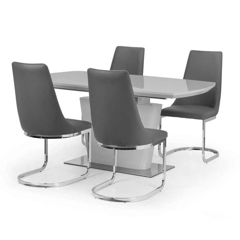 Wynnfield 4 - Person Dining Set