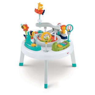 Petite gym avec jouets suspendus