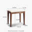 Tabouret de chambre carré en bois de noyer rouge et chêne massif avec siège rembourré blanc cassé, conception gauchie et égratignée, meuble-lavabo confortable en teinte assise entièrement assemblé, convenant aux espaces étroits,-434502015