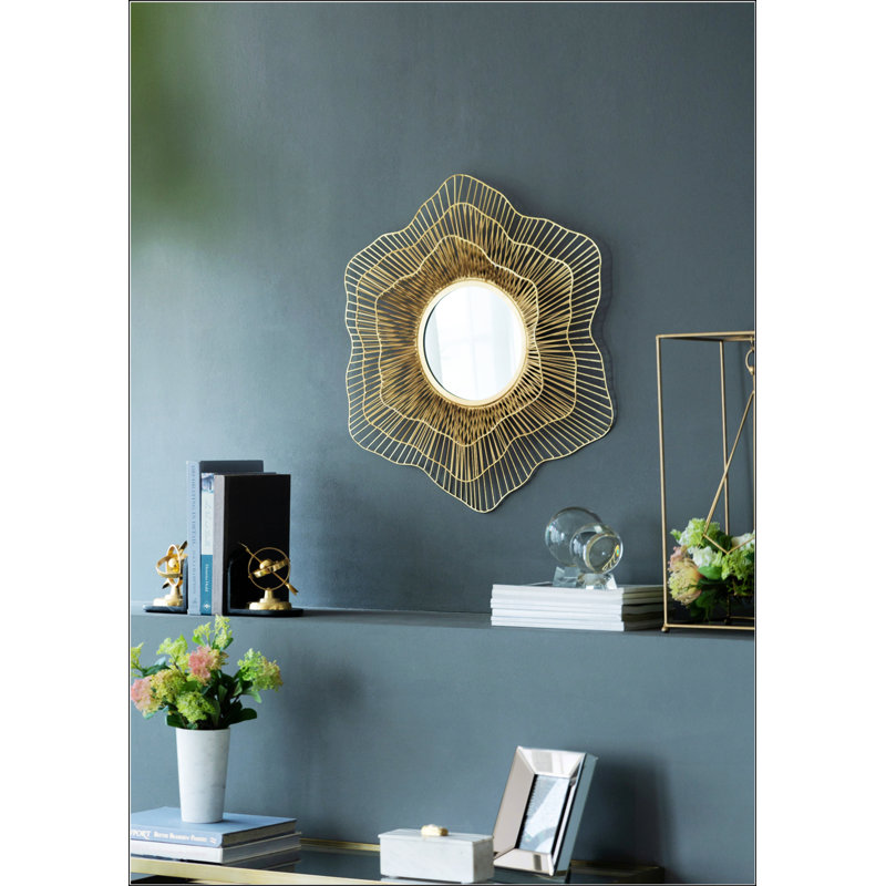 Magnifique miroir mural en métal, une superbe pièce de décoration intérieure pour la salle de bain et le salon