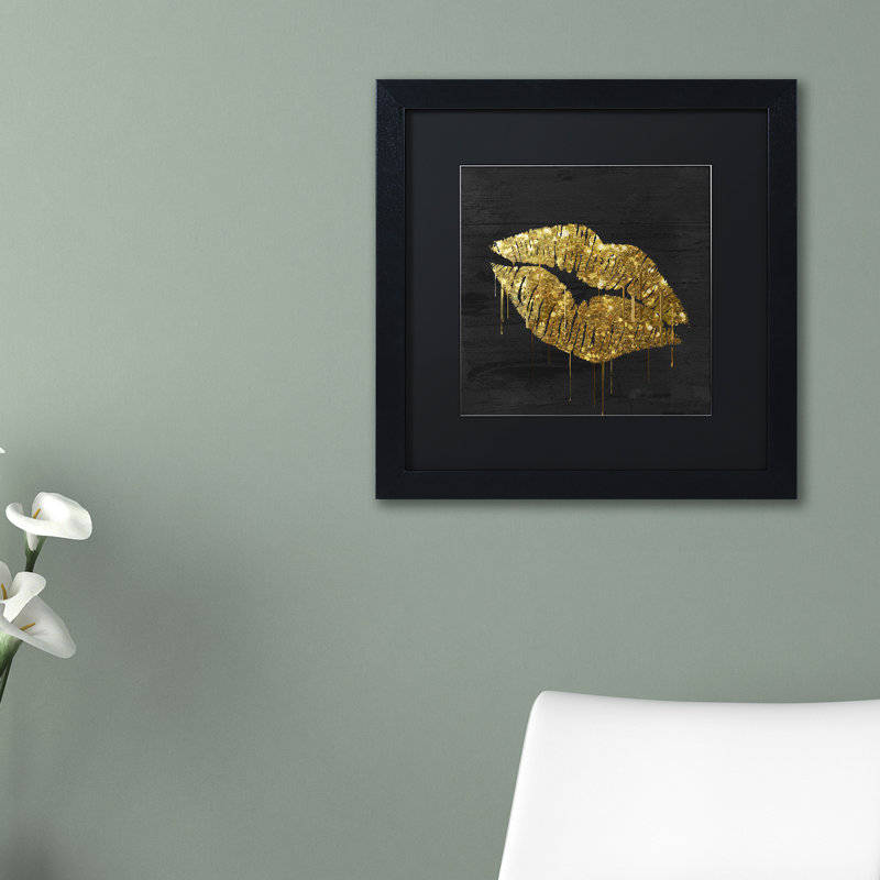 «Golden Lips» par Jadaya, impression encadrée, H 11 po x l 14 po x P 0,5 po, Noir, Cadre brun