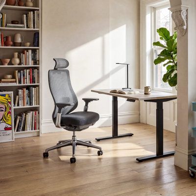 Chaise de bureau ergonomique COLAMY ATLAS en maille respirante, dossier haut, accoudoirs 4D et soutien lombaire réglable.