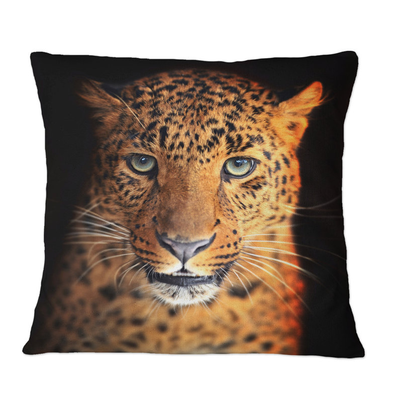 Portrait of a Leopard VI - Coussin décoratif à imprimé traditionnel, 16 po x 16 po