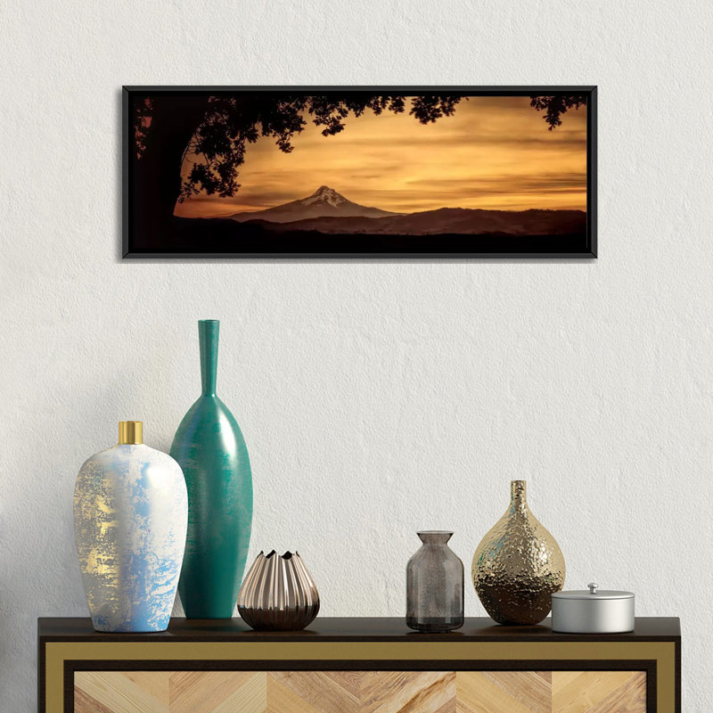 «Mt. «Hood at Sunset», reproduction de photo sur toile, H 12 po x l 36 po x P 1,5 po, Toile encadrée noire