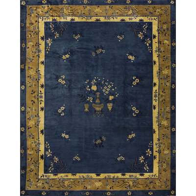 Tapis antique antique chinois à motif floral beige, bleu marine des années 1920