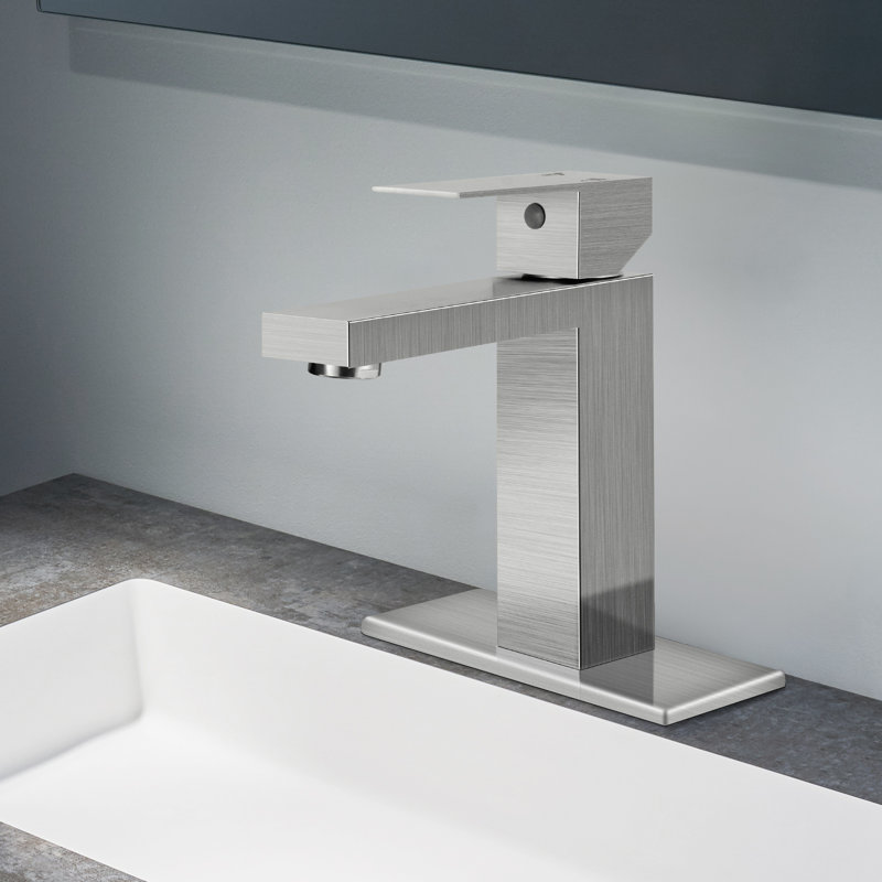 Single-handle Bathroom Faucet, Chrome, Drain Assembly Included