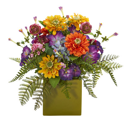 Arrangement floral mélangé à vase