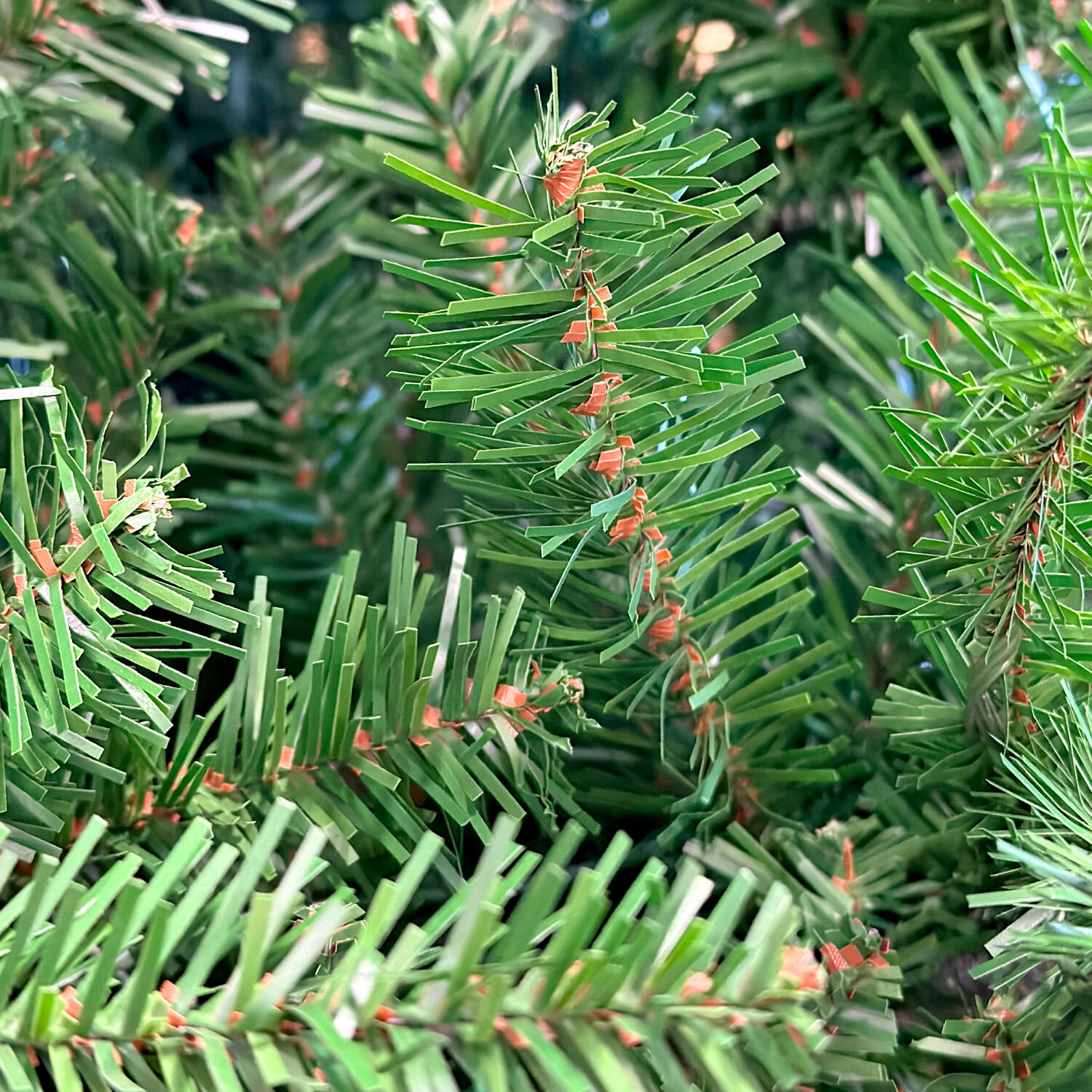 Traditional 7.5' Pre-Lit Pine Tree