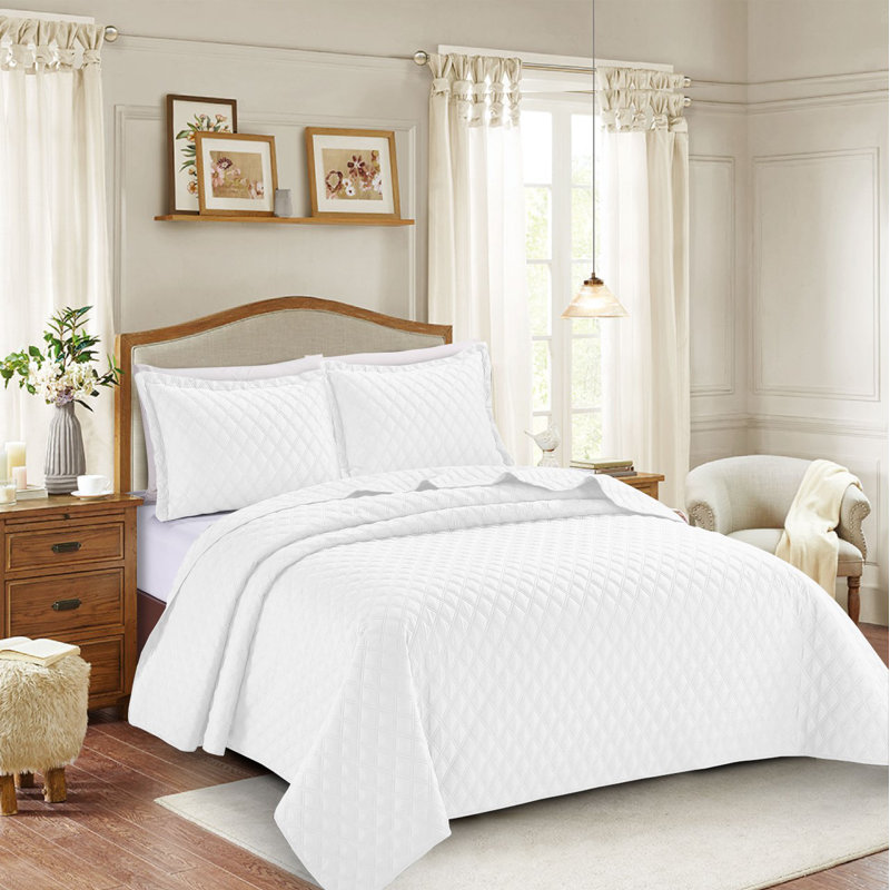 Bernet Polyester Geometric Shapes Bedspread with Pillowcases, White, 250 x 270 cm Bedspread - 2 Pillowcases