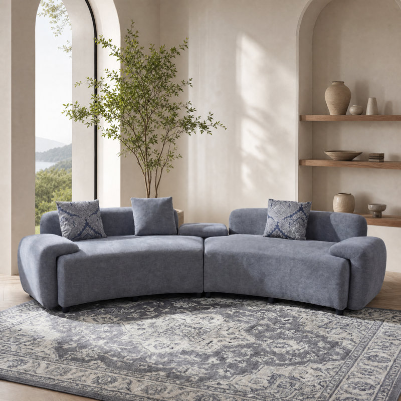 Canapé incurvé 4 places avec coussins décoratifs damassés