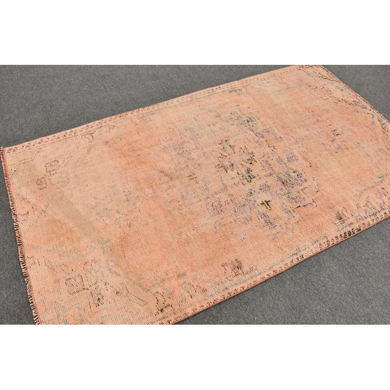 Chic tapis d'intérieur turc pour la décoration de la maison et du bureau dans un ton rose vif, idéal pour n'importe quel espace